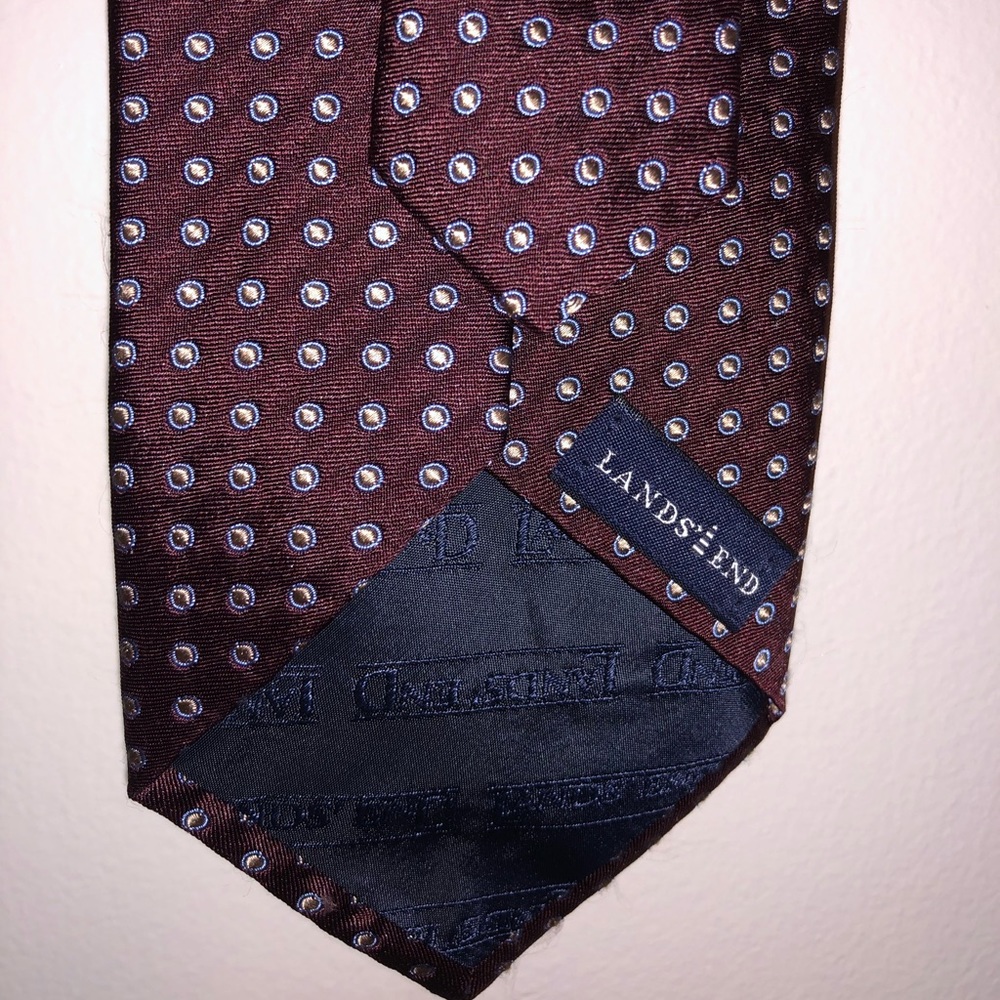 New high quality lands’ end maroon tie